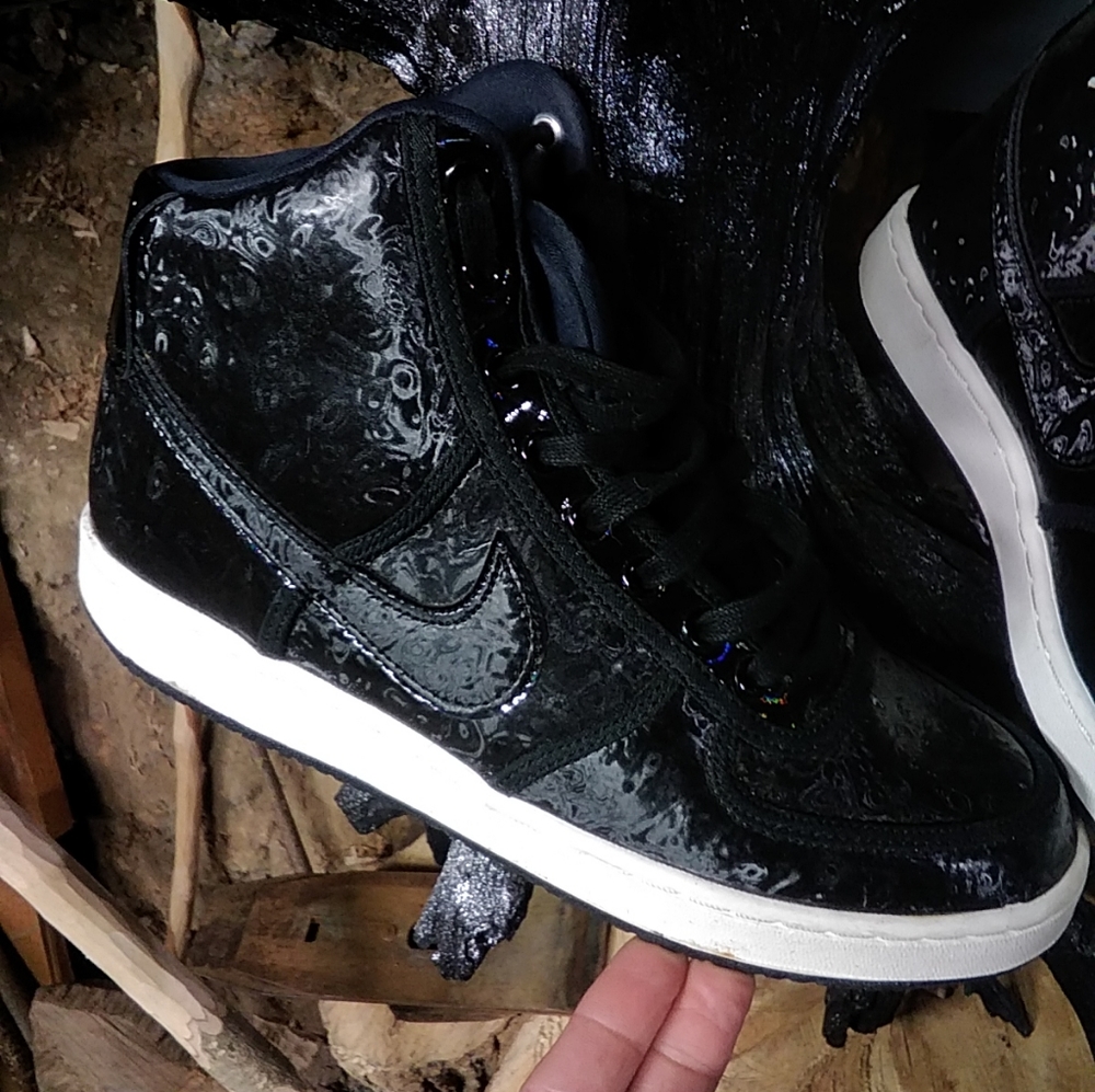 Women's Nike Size 7 Hi Top Vandals 2017